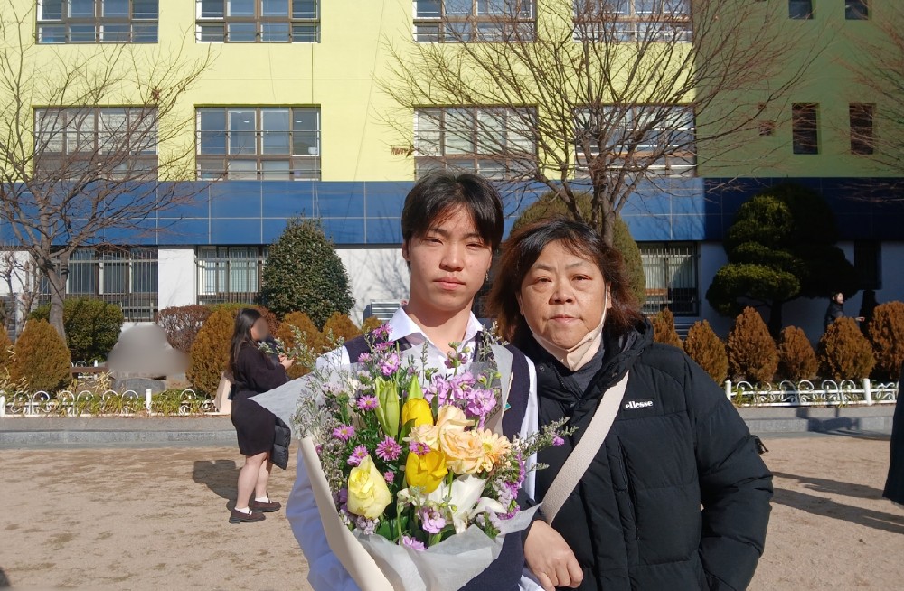 졸업식에 함께한 도윤이네